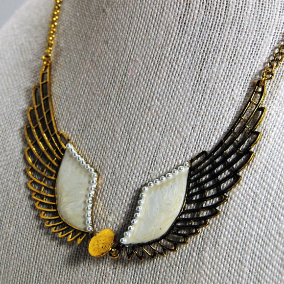 Lattice Work Angel Wings Ceramic Painting & Pearls - Picture 2 of 3